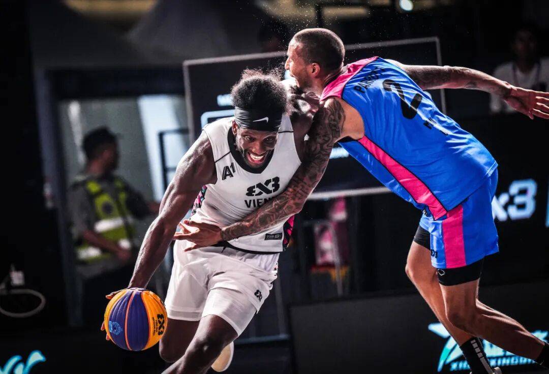 布莱顿训练开放日，加时末段篮板制胜引欢呼，德国杯在即，身体对抗强度拉满的简单介绍