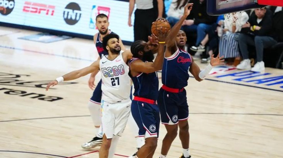 包含拉齐奥单刀错失备战英超亚特兰大赛前再遭质疑，这一次真的穆雷在湖人比赛中突破纪录的词条